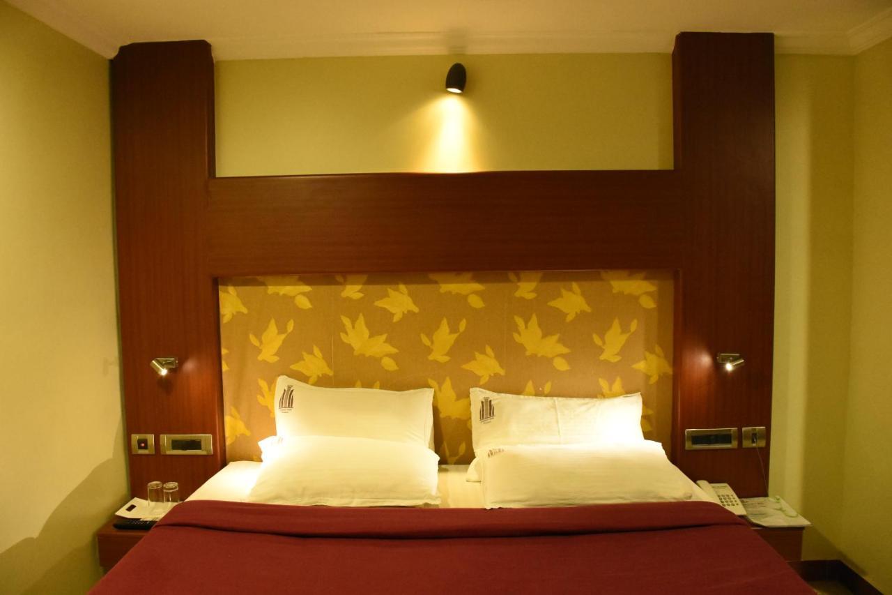 Everest Park Residency Tiruchirappalli Exteriör bild